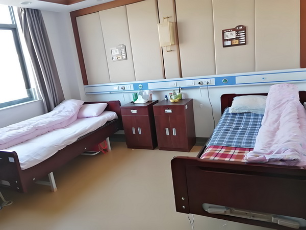 深圳入户加分条件_姜文被困在一个什么东西里 姜文被困某自但张单身称是